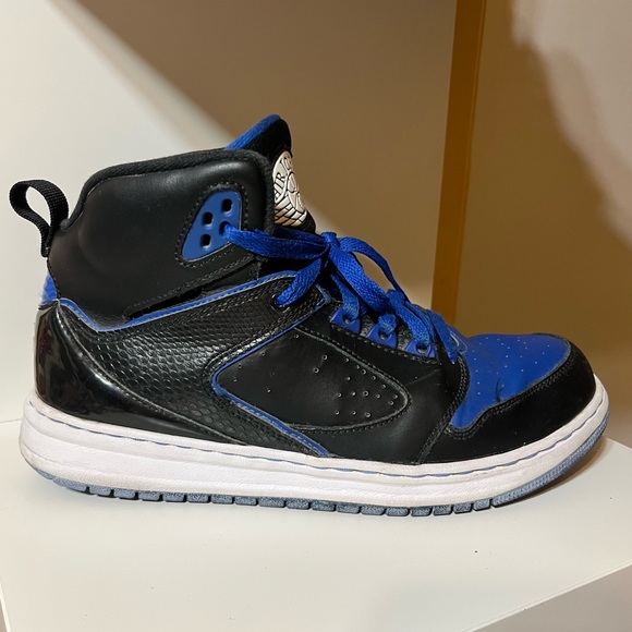 Air Jordan Sneakers - Picture 5 of 8